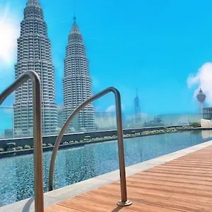 https://star-holiday-sky-pool-klcc.kualalumpurs-hotels.com